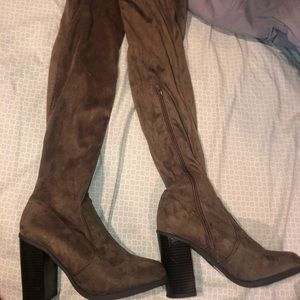 Chunky heeled suede over the knee boots!